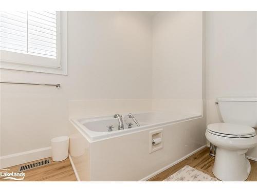 33 Niagara Street, Collingwood, ON - Indoor Photo Showing Bathroom