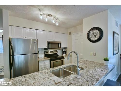 333 Mariners Way, Collingwood, ON - Indoor Photo Showing Kitchen With Stainless Steel Kitchen With Double Sink With Upgraded Kitchen