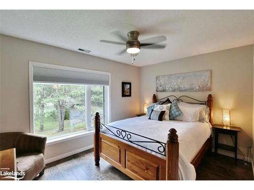 333 Mariners Way, Collingwood, ON - Indoor Photo Showing Bedroom