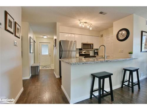 333 Mariners Way, Collingwood, ON - Indoor Photo Showing Kitchen With Upgraded Kitchen