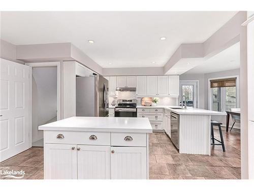 12 Smart Court, Collingwood, ON - Indoor Photo Showing Kitchen With Upgraded Kitchen