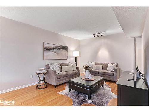 12 Smart Court, Collingwood, ON - Indoor Photo Showing Living Room