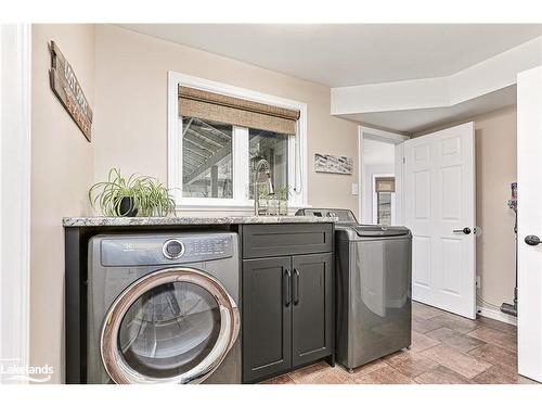 12 Smart Court, Collingwood, ON - Indoor Photo Showing Laundry Room