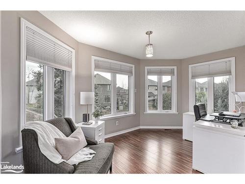 12 Smart Court, Collingwood, ON - Indoor Photo Showing Living Room