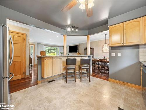 1859 Warminster Sideroad, Oro-Medonte, ON - Indoor Photo Showing Kitchen