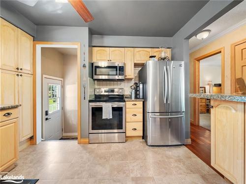 1859 Warminster Sideroad, Oro-Medonte, ON - Indoor Photo Showing Kitchen