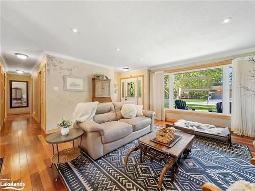 1859 Warminster Sideroad, Oro-Medonte, ON - Indoor Photo Showing Living Room