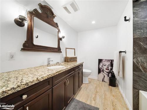 1859 Warminster Sideroad, Oro-Medonte, ON - Indoor Photo Showing Bathroom