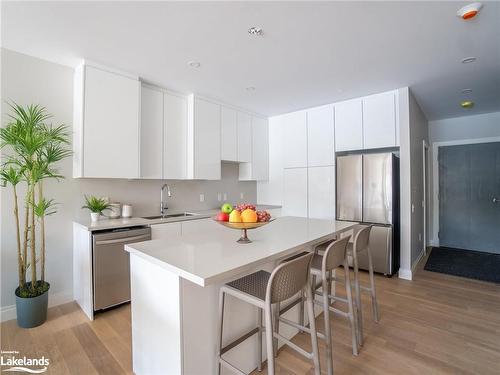 103-32 Brunel Road, Huntsville, ON - Indoor Photo Showing Kitchen With Upgraded Kitchen