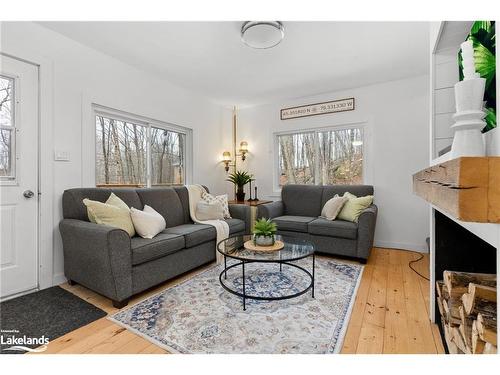 136 Vernon Lane, Huntsville, ON - Indoor Photo Showing Living Room