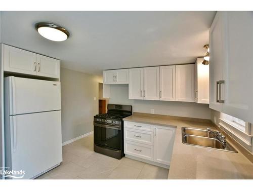 25 Ayling Reid Court, Wasaga Beach, ON - Indoor Photo Showing Kitchen With Double Sink