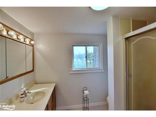 25 Ayling Reid Court, Wasaga Beach, ON - Indoor Photo Showing Bathroom