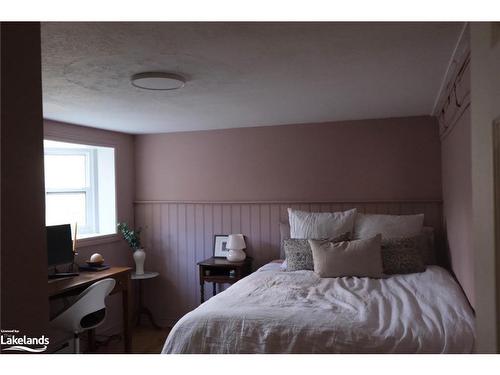 85 Ninth Street, Collingwood, ON - Indoor Photo Showing Bedroom