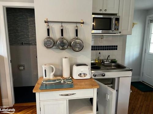 1055 Mosley Street, Wasaga Beach, ON - Indoor Photo Showing Kitchen