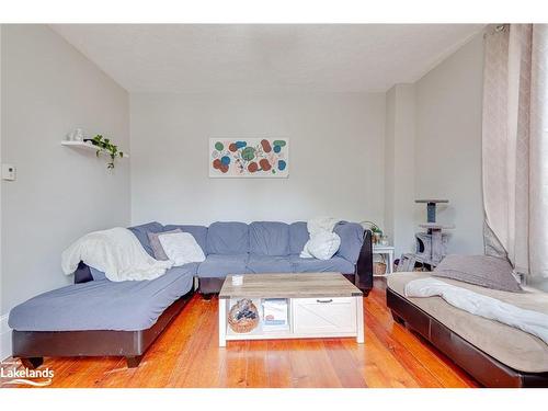 682 8Th Street, Owen Sound, ON - Indoor Photo Showing Living Room