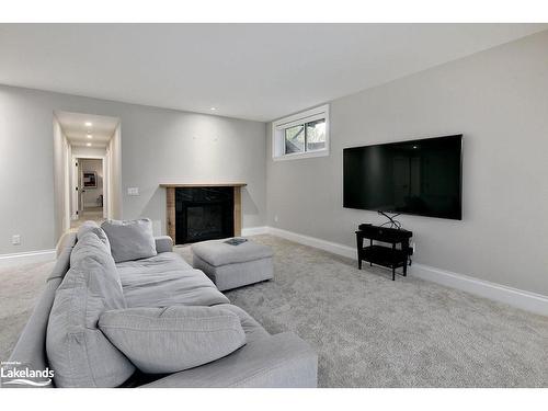 49 Alice Street E, Thornbury, ON - Indoor Photo Showing Living Room