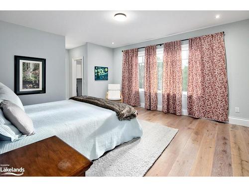 49 Alice Street E, Thornbury, ON - Indoor Photo Showing Bedroom