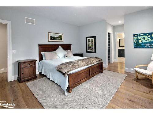 49 Alice Street E, Thornbury, ON - Indoor Photo Showing Bedroom