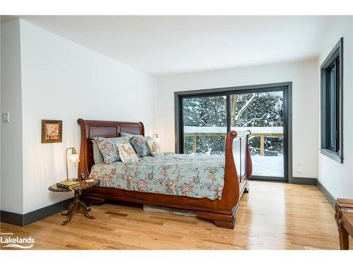 9450 County Road 9, Clearview, ON - Indoor Photo Showing Bedroom