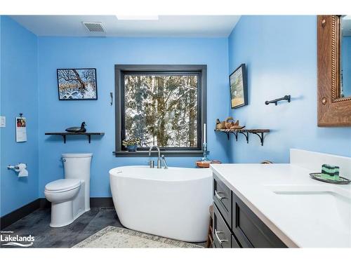 9450 County Road 9, Clearview, ON - Indoor Photo Showing Bathroom