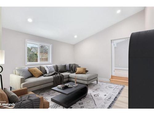 167 Peel Street, Collingwood, ON - Indoor Photo Showing Living Room