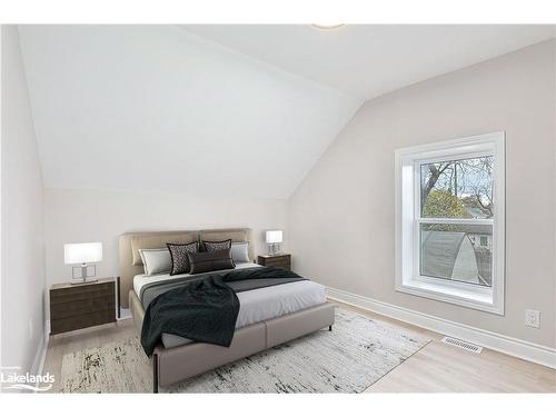 167 Peel Street, Collingwood, ON - Indoor Photo Showing Bedroom