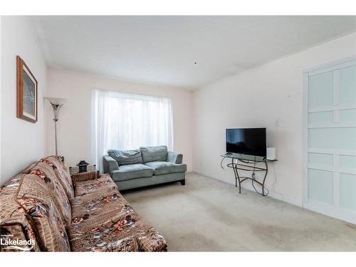 931 Montreal Street, Midland, ON - Indoor Photo Showing Living Room