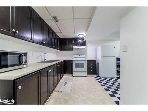 931 Montreal Street, Midland, ON - Indoor Photo Showing Kitchen