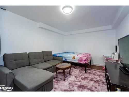 931 Montreal Street, Midland, ON - Indoor Photo Showing Living Room