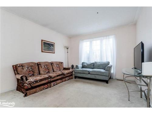 931 Montreal Street, Midland, ON - Indoor Photo Showing Living Room