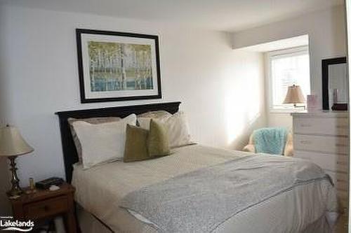 15 Wally Drive, Wasaga Beach, ON - Indoor Photo Showing Bedroom