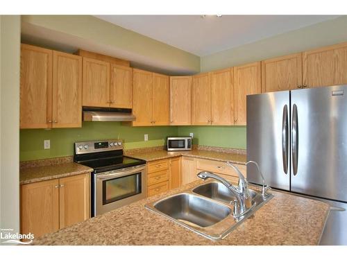 15 Wally Drive, Wasaga Beach, ON - Indoor Photo Showing Kitchen With Double Sink