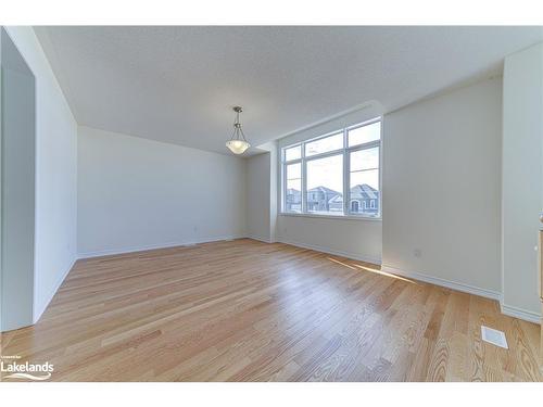 77 Sun Valley Avenue, Wasaga Beach, ON - Indoor Photo Showing Other Room