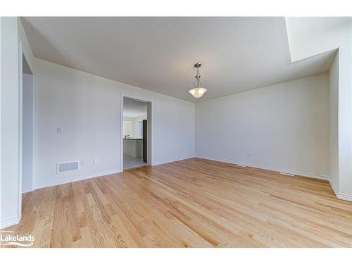 77 Sun Valley Avenue, Wasaga Beach, ON - Indoor Photo Showing Other Room