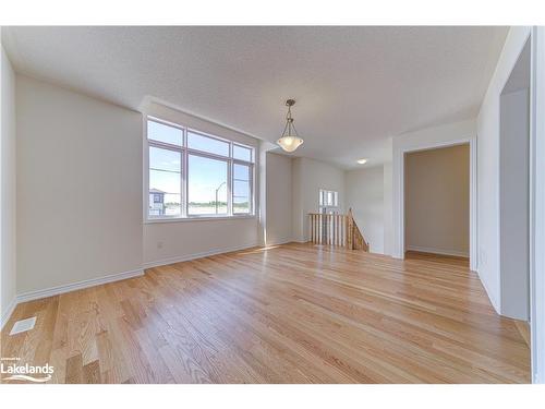 77 Sun Valley Avenue, Wasaga Beach, ON - Indoor Photo Showing Other Room