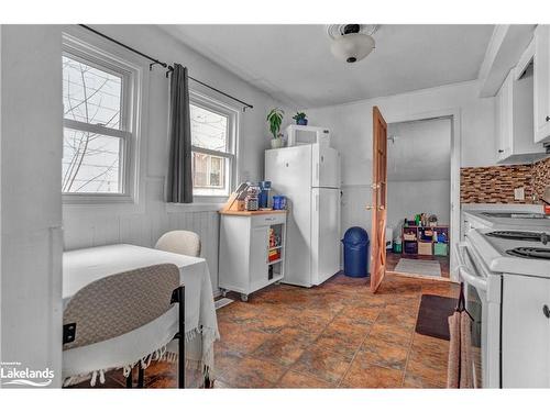 289 Elizabeth St, Midland, ON - Indoor Photo Showing Kitchen