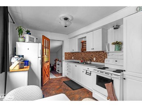 289 Elizabeth St, Midland, ON - Indoor Photo Showing Kitchen