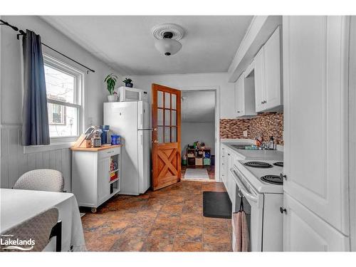 289 Elizabeth St, Midland, ON - Indoor Photo Showing Kitchen