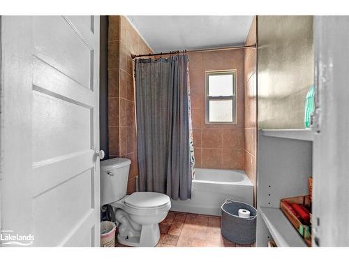 289 Elizabeth St, Midland, ON - Indoor Photo Showing Bathroom