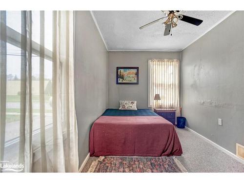 289 Elizabeth St, Midland, ON - Indoor Photo Showing Bedroom