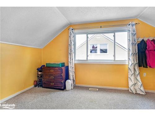 289 Elizabeth St, Midland, ON - Indoor Photo Showing Bedroom