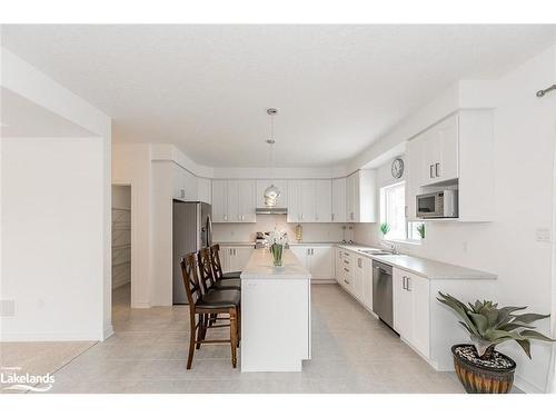 2 Rowland Street, Collingwood, ON - Indoor Photo Showing Kitchen