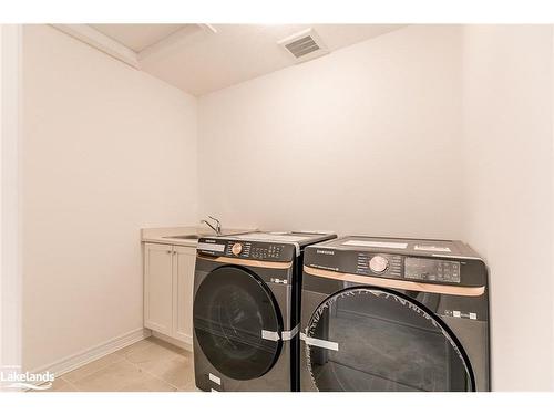 2 Rowland Street, Collingwood, ON - Indoor Photo Showing Laundry Room