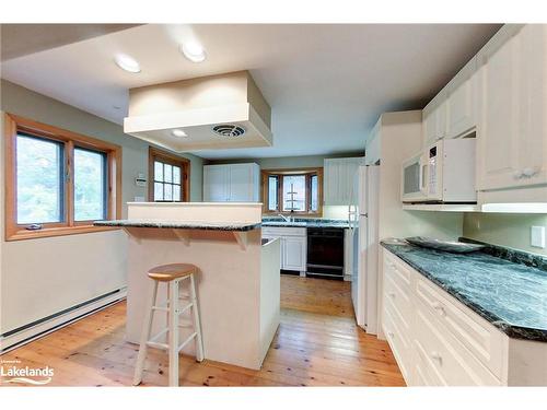 7-102 Wensley Drive, The Blue Mountains, ON - Indoor Photo Showing Kitchen