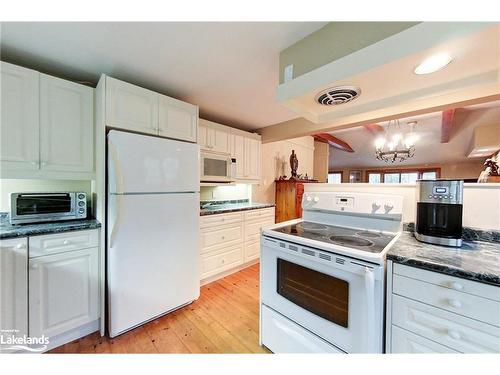 7-102 Wensley Drive, The Blue Mountains, ON - Indoor Photo Showing Kitchen