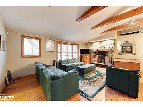 7-102 Wensley Drive, The Blue Mountains, ON - Indoor Photo Showing Living Room