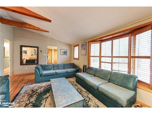 7-102 Wensley Drive, The Blue Mountains, ON - Indoor Photo Showing Living Room