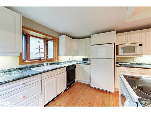 7-102 Wensley Drive, The Blue Mountains, ON - Indoor Photo Showing Kitchen