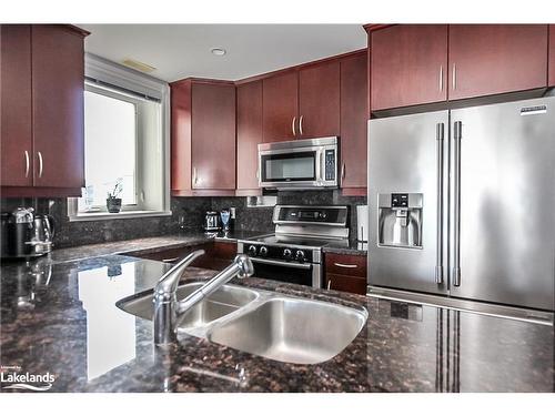 550 Mariners Way, Collingwood, ON - Indoor Photo Showing Kitchen With Double Sink