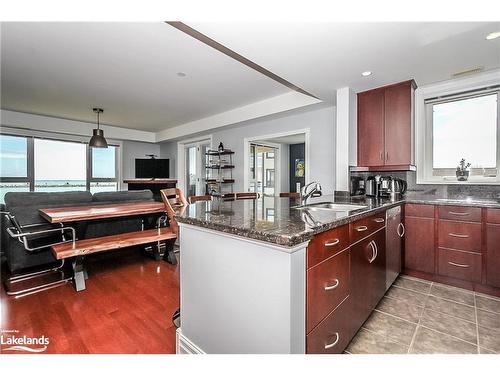 550 Mariners Way, Collingwood, ON - Indoor Photo Showing Kitchen